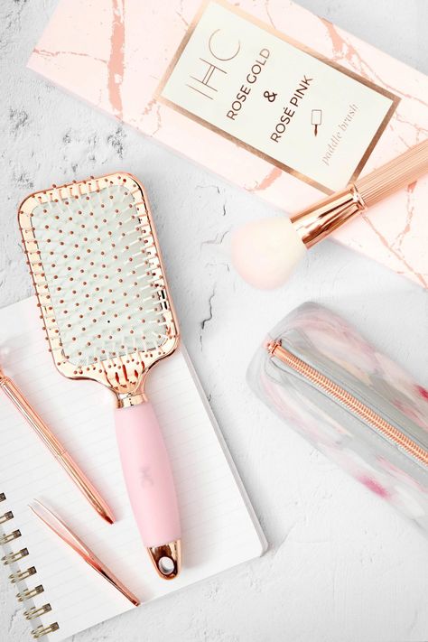 I Heart Cosmetics – Rose Gold and Rose Pink Paddle Hairbrush Cute Hairbrush Aesthetic, Pink Hairbrush Aesthetic, Pink Hairdresser Aesthetic, Aesthetic Hairbrush, Hairbrush Aesthetic, Gold Hair Brush, Blow Dry Natural Hair, Hair Tool Set, Dry Natural Hair