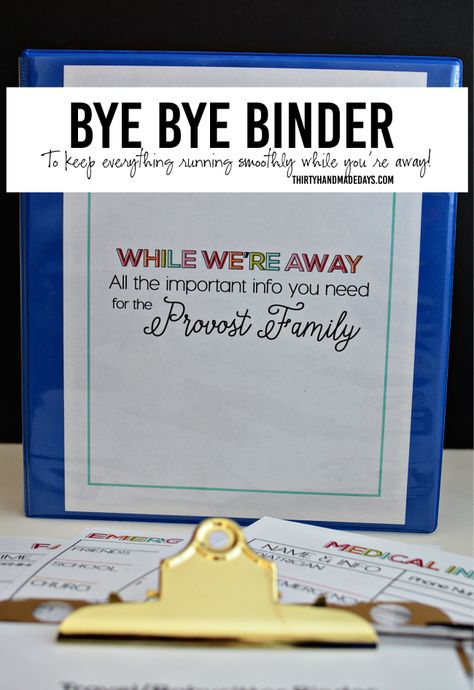 Use this travel binder for babysitters who watch your kids - full of important information and free! Nanny Binder, Babysitter Notes, Traveling To New York, Travel Binder, Home Organization Binders, Household Notebook, Family Binder, Home Binder, Binder Printables