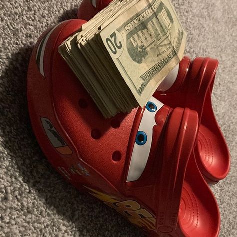 Lightning McQueen crocs Lightning Mcqueen Aesthetic, Lighting Mcqueen Crocs, Lightning Mcqueen Crocs, Couple Cars, برق بنزين, Cars The Movie, Croc Outfits, Retro Room Ideas, Crocs Aesthetic