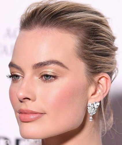 BAFTA 2018: Margot Robbie stunned on the red carpet in Givenchy gown | HELLO! Fresh Wedding Makeup, Boots Makeup, No Make Up Make Up Look, Blond Hairstyles, Amazing Wedding Makeup, Beautiful Wedding Makeup, Gorgeous Wedding Makeup, Red Carpet Makeup, Wedding Hairstyles And Makeup