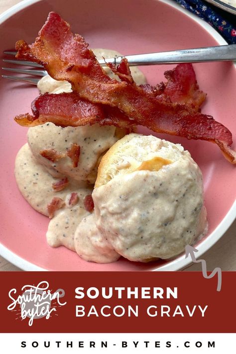 This delicious bacon gravy recipe combines flour, bacon grease, lots of black pepper, and whole milk. Poured over biscuits, it is the best comfort food breakfast. Bacon Grease Recipes, Southern White Gravy, Bacon Gravy Recipe, Flour Bacon, Southern Biscuits And Gravy, Best Biscuits And Gravy, Caramel Sticky Buns, Sour Cream Biscuits, Bacon Gravy