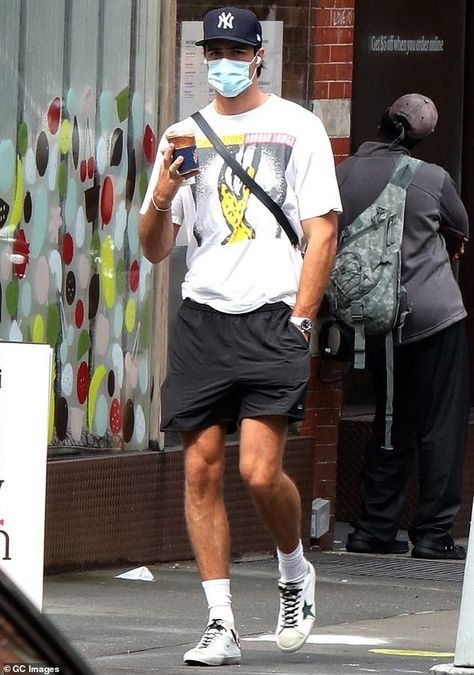 Streetstyle Streetwear Streetfashion Menstyle Celebrity Famous Paparazzi Hat Outfit Men, Jacob Elordi, Street Style Outfits Men, Mens Fashion Streetwear, Yellow Shirts, Streetwear Men Outfits, Men Fashion Casual Outfits, Outfits With Hats, Mens Casual Outfits