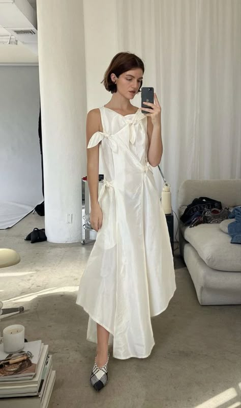 Fancy Linen Dress, Wedding Dress Athletic Body Type, The 1975 Concert Outfit, Casual Chic Street Style, Beach Vacation Wardrobe, Dress Summer Wedding Guest, Concert Outfit Casual, Brides Mom Dress, 1975 Concert