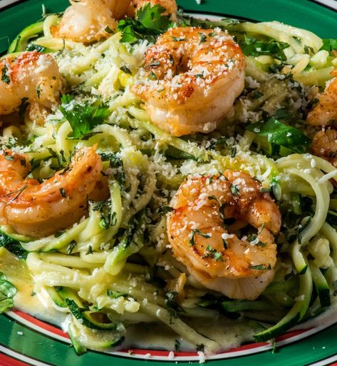 Zucchini Noodle Alfredo with Garlic Shrimp - Tasty Low Carb Shrimp Zucchini Noodles, Shrimp Zucchini, Zucchini Noodle, Zoodle Recipes, Low Carb Veggies, Spiralizer Recipes, Veggie Noodles, Cardigan Winter, Garlic Shrimp