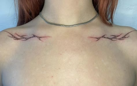 Collar Bone Tattoo Edgy, Tattoo Ideas For Collar Bone, Gemini Collar Bone Tattoo, Emo Collar Bone Tattoo, Thorns Collarbone Tattoo, Safety Pin Collar Bone Tattoo, Collet Bone Tattoo Women, Collar Bone Small Tattoo, Unique Collar Bone Tattoo