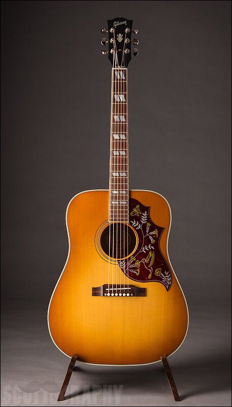 Gibson Hummingbird Gibson Hummingbird Guitar, Gibson Hummingbird, Custom Acoustic Guitars, Fender Acoustic Guitar, Taylor Guitars Acoustic, Acoustic Guitar Photography, Learn Guitar Chords, Gibson Acoustic, Epiphone Guitars