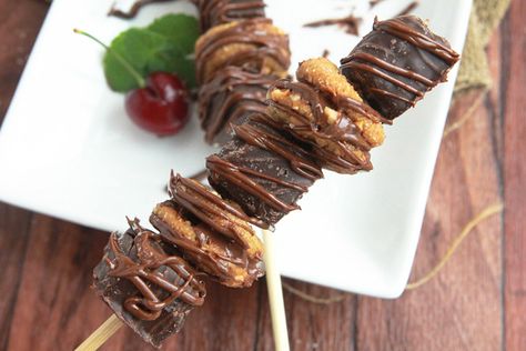 25+ Desserts on a Stick | NoBiggie Dessert On A Stick, Dessert Kabobs, Pork Kebabs, Food On A Stick, Peanut Butter Brownie, Food On Sticks, Peanut Butter Sandwich, Kid Desserts, Brownie Desserts