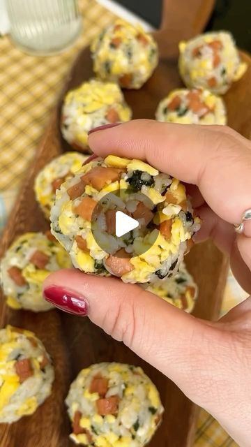 Oahu Family Fun - Activities & Events on Instagram: "Spam Musubi balls! Easy enough! You get the picture! That crumbled korean nori is a game changer! Make this for your next party or kids bento lunch! 🤙🏻  Check out @heyinspace cozy Friday morning with some SPAM MUSUBI rice balls👀🥰   recipe is in my @Heyinspace bio✨  #asmrfood #foodie #easyrecipe #simplerecipe #quickrecipe #breakfastideas #lunchmeals #quickmeals #lunchideas #dinnerideas #koreanfood #fishcake #kimbap #conveniencestore #gs25 #riceballs #spammusubi #주먹밥 #스팸 #스팸무스비 #oahufood #oahufoodie #hawaiifood #hawaiifoodie #onogrinds #onogrindz #musubiballs" Spam Musubi Rice Balls, Easy Spam Recipe, Rice Balls For Kids, Spam Musubi Rice, Easy Kimbap Recipe, Hawaiian Spam Musubi Recipe, Spam Rice Balls, Nori Recipe, Spam Musubi Recipe