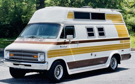 Chinook Camper, Dodge Camper Van, Van Exterior, Dodge Tradesman, Vintage Motorhome, Camper Vintage, Volkswagen Vans, Adventure Van, Dodge Van