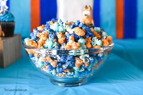 Outside Party Snacks, Bluey Theme Party Snacks, Bluey Birthday Jello, Snacks For Bluey Party, Bluey Birthday Party Pizza, Bluey Themed Birthday Snacks, Bluey Dinner Ideas, 1st Birthday Party Bluey, Bluey Birthday Party Simple