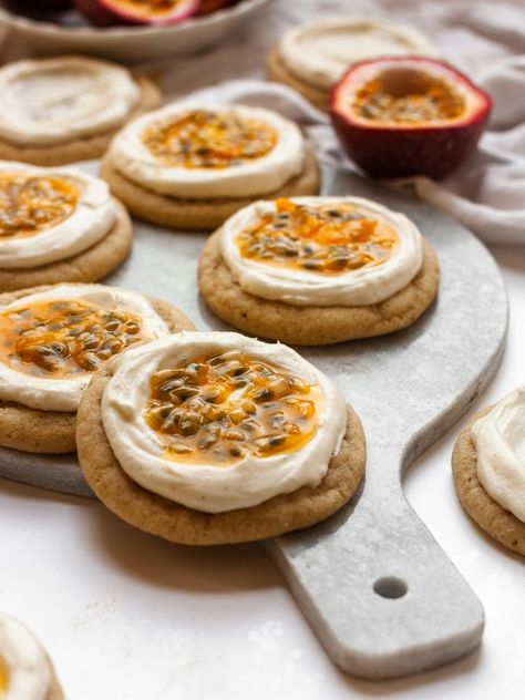 Passion Fruit Cookie Recipes, Passion Fruit Cookies, Passionfruit Cookies, Passionfruit Dessert, Passion Fruit Cheesecake, Fresh Cookies, Passionfruit Cheesecake, Passionfruit Recipes, Fruit Cake Cookies