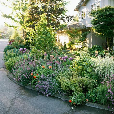 Street-side planting makes this yard feel larger. More landscape and gardening tips: http://www.bhg.com/gardening/landscaping-projects/landscape-basics/sidewalk-garden-front-yard/#page=6 Landscape For Colonial Style Home, Small Ideas, Small Front Yard, Garden Wallpaper, Front Landscaping, Side Garden, Have Inspiration, Create Memories, Small Yard