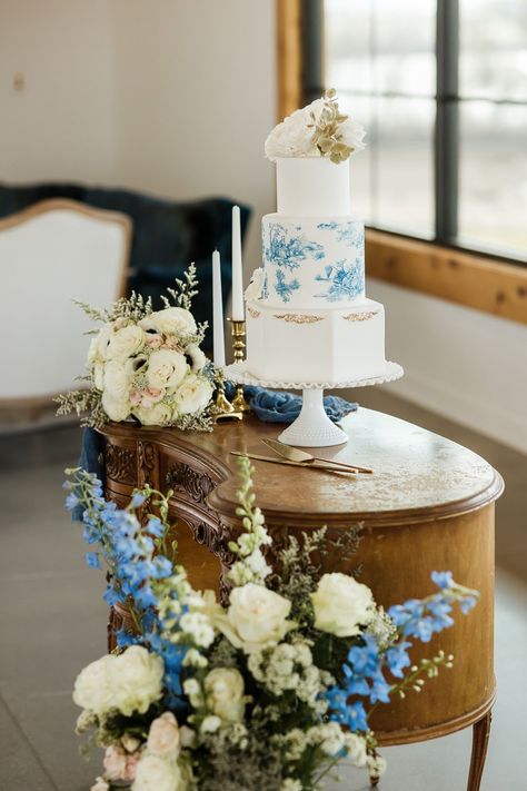 French Vintage Wedding, French Wedding Cakes, French Style Wedding, Boise Wedding, French Country Wedding, Country Wedding Inspiration, Wedding Cake Display, Vintage Wedding Cake, Country Wedding Cakes