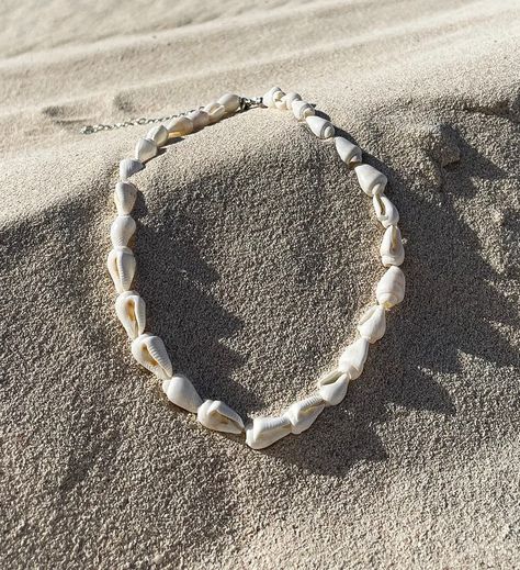 Conch Shell Choker Handmade Shell Necklace Beach Aesthetic - Etsy UK Conch Shell Necklace, Shell Jewelry Aesthetic, Beach Aesthetic Jewelry, Shell Necklace Aesthetic, Conch Necklace, Sea Jewellery, Simple Beaded Necklaces, Big Shell, Shell Jewellery