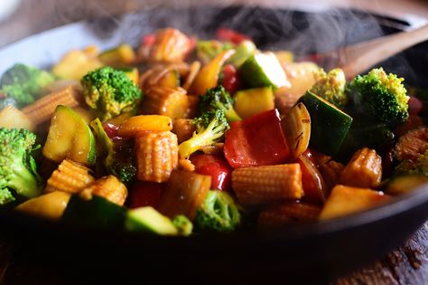 This gorgeous, luscious stir-fry will knock your socks off! It's so easy to make and is big on flavor, and here's my favorite thing about it: You can prep all the veggies and make the sauce up to 2... Veggie Stir Fry Recipes, Tofu Marinade, Teriyaki Tofu, Sweet And Spicy Sauce, Homemade Teriyaki Sauce, Hidden Veggies, Pioneer Woman Recipes, Veggie Stir Fry, Diet Vegetarian