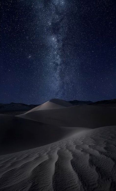 Night Desert Aesthetic, Desert Night Aesthetic, Desert At Night, Gold Abstract Wallpaper, National Geographic Photography, Egypt Concept Art, Desert Night, Desert Aesthetic, Beautiful Night Sky