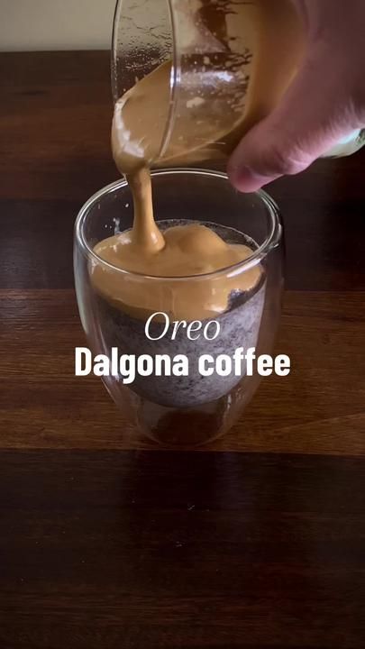 Oreo Coffee, Ice Cream Oreo, Keurig Coffee Recipes, Frappuccino Inspired Recipes, Oreo Flavors, Starbucks Inspired Ice Coffee, Sweet Coffee, Delicious Coffee, Starbucks Coffee Recipes