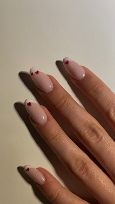 French Hearts Nails, Feminine Nails Classy Almond, Simple Elegant Valentines Nails, Gel Polish Designs Ideas, Biab French Tip Designs, Nails Gel Valentines Day, Gelx Apres Nail Designs Almond, Valentine’s Day French Tip Nails, Real Nails Painted