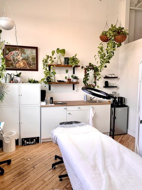 At Home Brow Studio, Esthetician Room Storage, Esthetician Room Plants, Green Spa Room, Greenery Spa Room, Small Microblading Studio Ideas, Eclectic Esthetician Room, Microblading Room Set Up, Skin Studio Decor