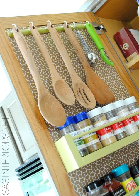 Kitchen Organization: Ideas for storage on the inside of the kitchen cabinets by @Jenna_Burger, www.sasinteriors.net Camper Storage Ideas Travel Trailers, Travel Trailer Organization, Trailer Organization, Trailer Storage, Camper Organization, Rv Travel Trailers, Camper Hacks, Rv Organization, Camper Storage