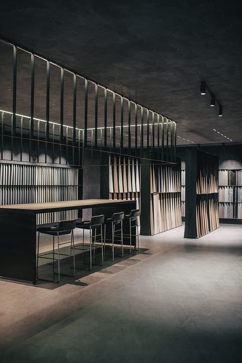 Héctor Esrawe / Esrawe studio, César Béjar, Jaime Navarro, Genevieve Lutkin · Grupo Arca · Divisare Marble Showroom Design, Ceramic Showroom, Merch Display, Marble Showroom, Tiles Showroom, Store Concept, Showroom Display, Indoor Trees, Showroom Interior Design