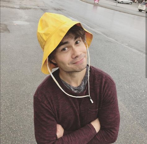 Alexander Rybak Fairytale, Alexander Ryback, Silly Pfp, Norwegian Men, Wayne Family, Eurovision Songs, Song Artists, Violinist, Attractive People