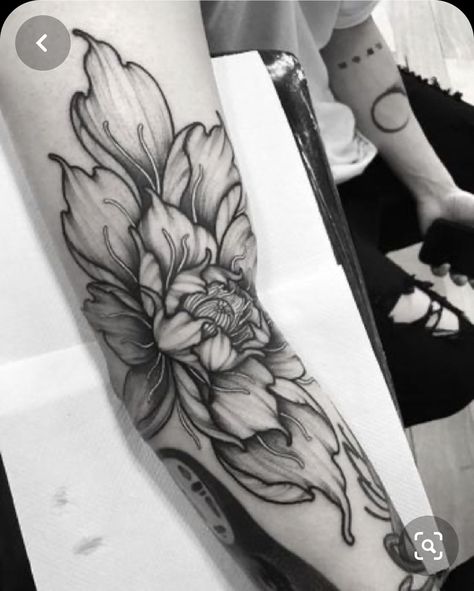 Tato Maori, Backpiece Tattoo, Tattoo 2024, Tattoos Black, Doodles Art, Floral Tattoos, Wonderland Tattoo, Shape Tattoo, Beautiful Flower Tattoos