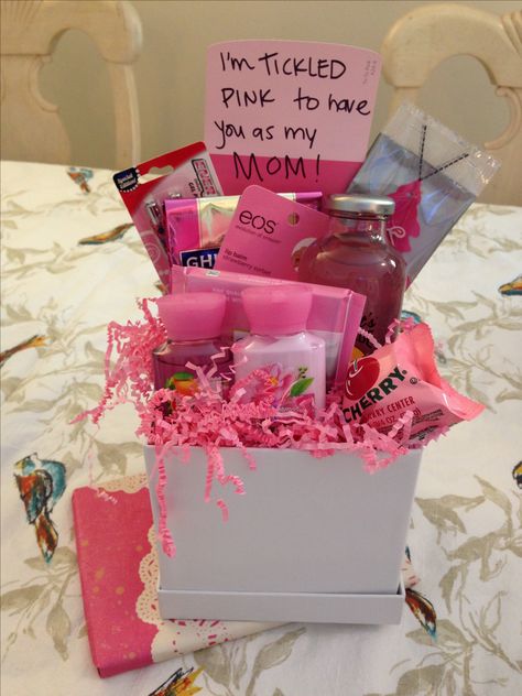 Tickled pink gift basket / Mother's Day gift Basket Ideas For Mom, Gift Basket Ideas For Mom, Tickled Pink Gift, Diy Gift Basket Ideas, Diy Mother's Day Gift Basket, Diy Gift Basket, Pink Gift Basket, Christmas Gift Baskets Diy, Anniversaire Diy