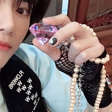 beomgyu details Beomgyu Bracelet, Beomgyu Details, Beomgyu Heart, Txt Details, Tiffany Heart, Heart Charm Bracelet, Lokai Bracelet, Heart Charm, Live Lokai Bracelet