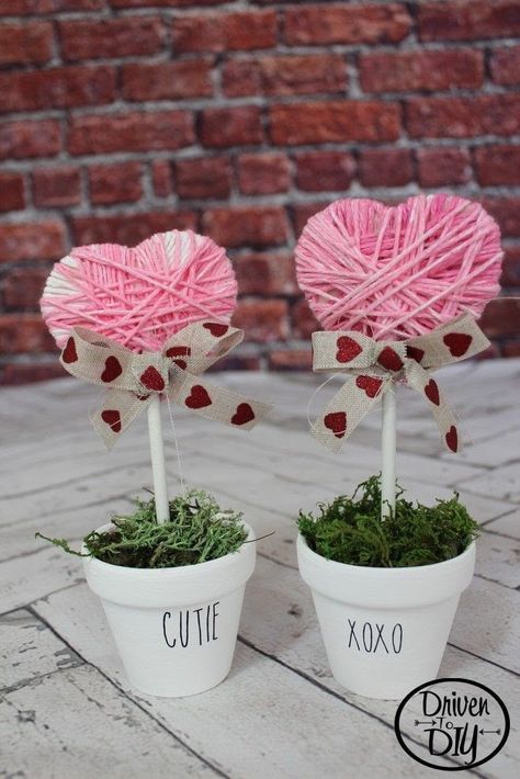 Valentines Topiary, Topiary Pots, Valentine Gingerbread, Heart Topiary, Yarn Hearts, Topiary Decor, Diy Valentine's Day Decorations, Valentines Decor, Diy Valentines Decorations