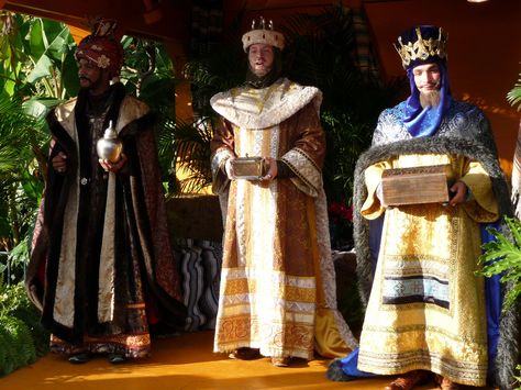 Meeting the Three Kings Three Kings Costume, Wise Man Costume, Church Christmas Party, Nativity Costumes, The Three Kings, Pageant Costumes, Kings Movie, 3 Kings, King Costume