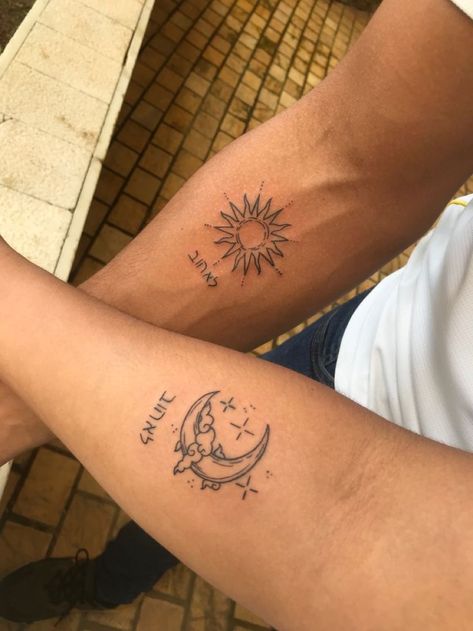 Sun And Moon Matching Tattoos Couple, Unique Couple Tattoo, Pair Tattoos, Couple Tattoo Ideas, Finger Tattoos For Couples, Luna Tattoo, Maching Tattoos, Mama Tattoo, Matching Friend Tattoos