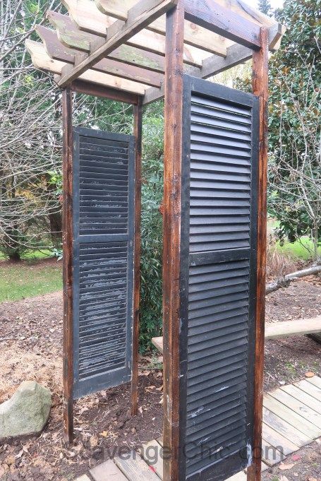 Boho Shutters Outdoor, Plastic Shutters Repurposed Ideas, Shutters In The Garden, Upcycle Shutters, Shutter Repurposed, Shutter Projects Repurposed, Small Shutters Repurposed, Ideas For Shutters, Vinyl Shutters Repurposed Ideas