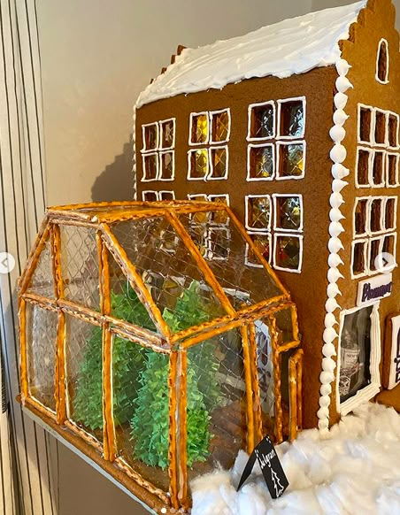 Emerald City Gingerbread House, Space Gingerbread House, Green House Gingerbread House, Gingerbread House Cottage, 2 Story Gingerbread House, Gingerbread House Big, Grinch Gingerbread House Ideas, A Frame Gingerbread House, Gingerbread Garden