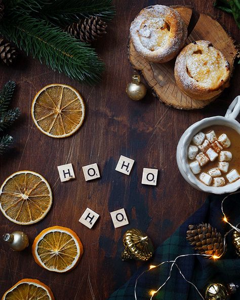 Cosy Candles, Motion Ideas, Christmas Cocoa, Cinnamon Candle, Dark Food Photography, Candles Christmas, Instagram Kitchen, Snowy Night, Christmas Shoot