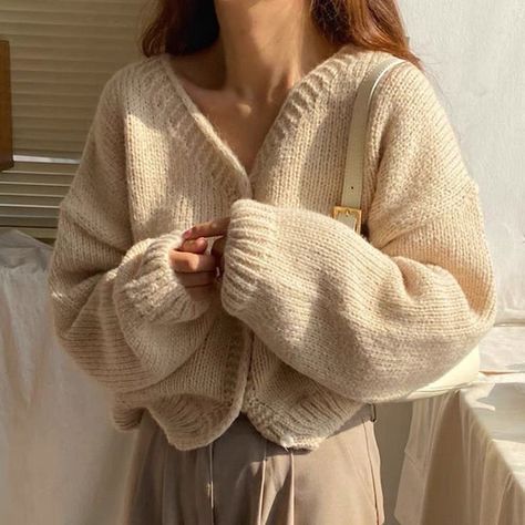 Looks Hippie, Mia 3, Cardigan Outfits, Vintage Cardigan, Mode Inspo, Solid Clothes, Cropped Cardigan, Winter Sweaters, Aesthetic Outfits