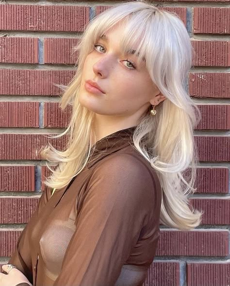 Avery Ovard, Avrey Ovard, Hairstyles List, Different Makeup Looks, Platinum Blonde Hair, Dye My Hair, Hair Inspo Color, Big Hair, Aesthetic Hair