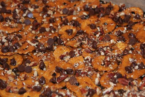 Pretzel Crisp Toffee Candy Cooklikeamother Pretzel Crisps, Pretzel Chip Toffee, Pretzel Thins Toffee Bark, Pretzel Crisp Cracker Bark, Pretzel Crisps Desserts, Pretzel Toffee Bark Recipe, Pretzel Crisp Toffee, Pretzel Crisp Bark, Christmas Food To Make