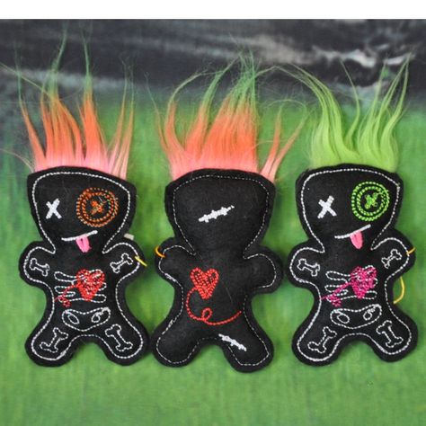 Voodoo Doll Pin Cushion Pattern, Voodoo Doll Pin Cushion, Diy Voodoo Dolls, Skull Pin, Felted Wool Crafts, Sculpted Doll, Felt Halloween, Voodoo Doll, Monster Dolls