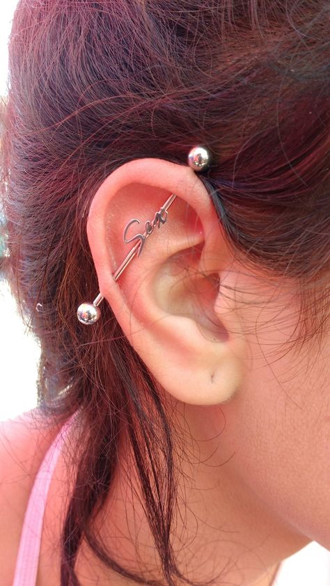 Eat Bar Piercing, Cartledge Piercing Ideas, Cartridge Piercing, Bar Piercing, Ear Bar, Piercing Bar, Piercing Ideas, Fashion Sense, Ear Cuff