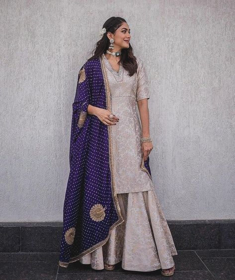 Indian Bridesmaid Dress, Cultural Heritage Of India, Bridesmaid Dress Ideas, Mrunal Thakur, Indian Bridesmaid Dresses, Trendy Outfits Indian, Lehenga Designs Simple, Anarkali Dress Pattern, Indian Dresses Traditional