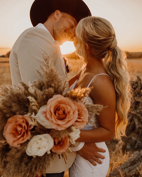 Had to do some sneaks for the Millers on my way to the mountains today ✨🤍💍 I am the most blessed to be a part of such beautiful and intimate weddings 😭🥹✨ #westernlifestyle #westernwedding #westernweddingphotographer #westernphotography #westernphotographer #countrywedding #countryweddings #countryweddingstyle #countryweddingideas Western Wedding Hairstyles The Bride, Western Elopement Photoshoot, Western Wedding Pictures, Elopement Picture Ideas, Western Wedding Photos, Boho Wedding Photos, Boho Country Wedding, Boho Wedding Pictures, Western Elopement