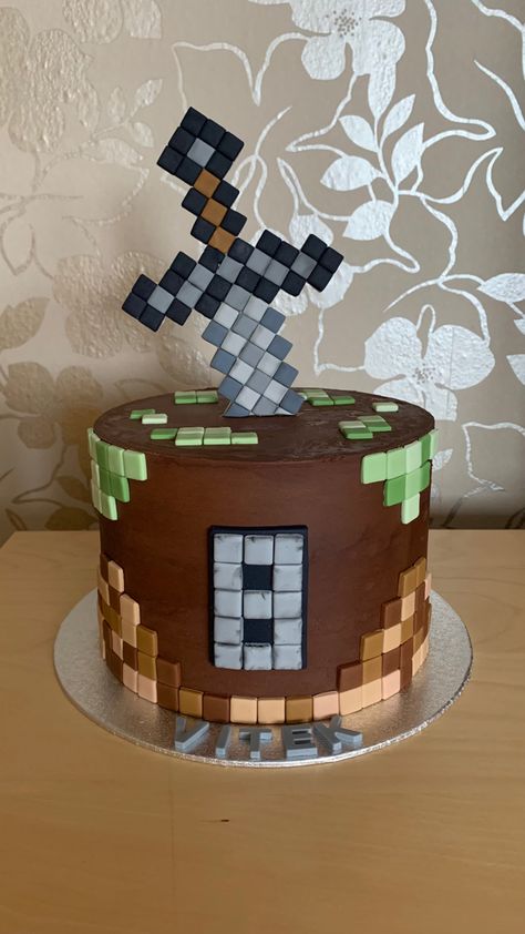 Chocolate Minecraft Cake, Mind Craft Birthday Cake, Minecraft And Roblox Cake, Cake Maincraft, Minecraft Fondant Cake, Minecraft Cake Simple, Minecraft Bday Cake, Minecraft Cakes Ideas, Birthday Cake 9 Boy