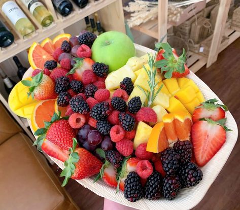 Looking for a healthy yet beautiful and delicious fruit tray? This is perfect for you! With its amazing popping colors, this fruit tray is a great healthy option. This Freshly prepared tray includes a mix of tropical fruits such as strawberries, mangoes, pineapple, grapes, oranges, blackberries, raspberries and apple s Tropical Fruit Tray, Happy Birthday Sign, Tropical Food, Edible Gifts, Cheese Platters, Fruit Platter, Fruit Tray, Food Goals, Tropical Fruits