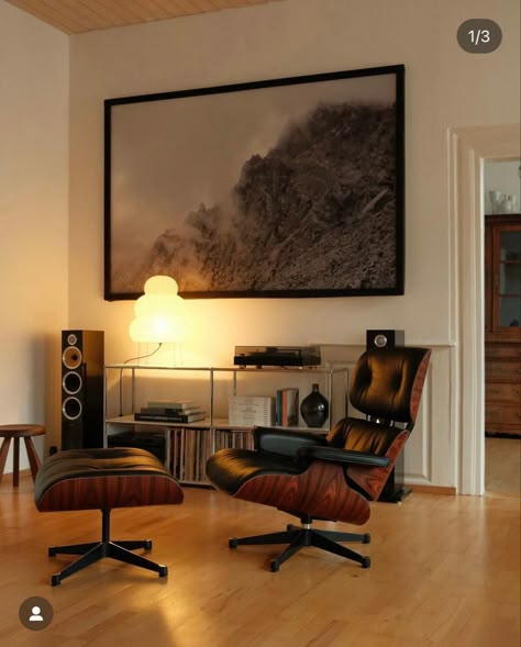 Modern Bachelor Pad, Vinyl Room, Lounge Chairs Living Room, Audio Room, Studio Room, Mid Century Modern House, Living Room Inspo, Lounge Room, Eames Lounge Chair