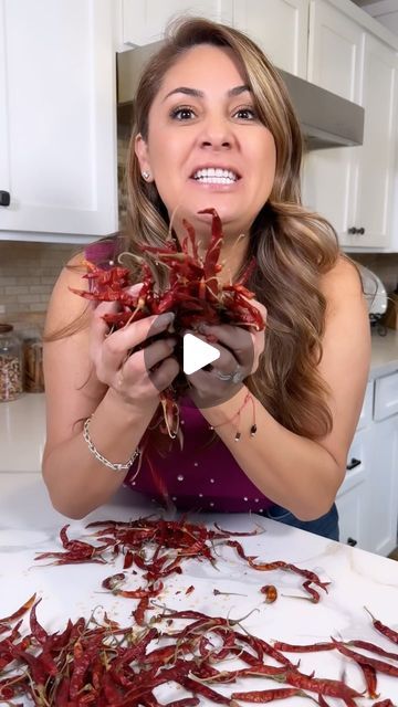 Jenny Martinez on Instagram: "My viral Chile De Aceite con Ajo Frito   Viral Mexican Chili Oil with Fried Garlic   This recipe is one of my viral videos in 2020! I can’t believe it’s been 4yrs since I started posting! This is for all my new followers and with a twist of adding crispy fries garlic just makes it extra delicious for all my faithful fans that have been following since ve I started! Thank you 🙏   #chiledeaceite #chili #oil #chiledearbol #peppers #Mexican #garlic #ajo" Oil Chili Mexican, Mexican Chile Salsa, Mexican Chili Oil, Mexican Chili Oil Recipe, Chile Oil Recipe, Fritos Recipes, Frito Recipe, Chile Oil, Jenny Martinez