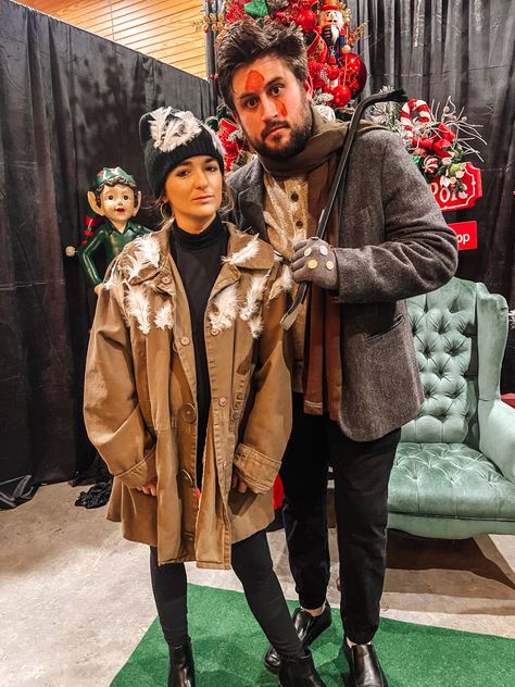 Harry Marv Costume, Marv And Harry Couple Costume, Christmas Character Diy Costume, Holiday Character Dress Up, Harry And Marv Home Alone Costume Kids, Christmas Costume Ideas For Couples, Favorite Christmas Movie Costumes, Funny Christmas Costumes Couples, Marv And Harry Halloween