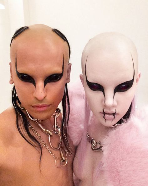 Craving to be the first couple to birth an alien Alien Halloween Makeup, Fecal Matter, Disco Makeup, Grace Neutral, Alien Makeup, Alien Halloween, Drag Make-up, Alien Costume, Edgy Makeup