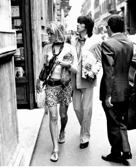 Keith Richards Anita Pallenberg, Anita Pallenberg Style, Anita Pallenberg, Like A Rolling Stone, She Walks In Beauty, Walking Down The Street, Italian Actress, I'm With The Band, Keith Richards