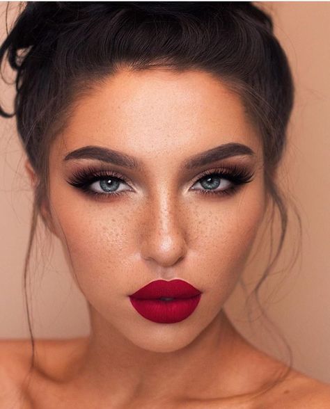 Stunning 😍 @swetlanapetuhova Matte Make Up, Makeup Cantik, Ideal Makeup, Foundation Routine, Holiday Makeup Looks, Fresh Makeup, Matte Makeup, Braut Make-up, Makeup For Teens